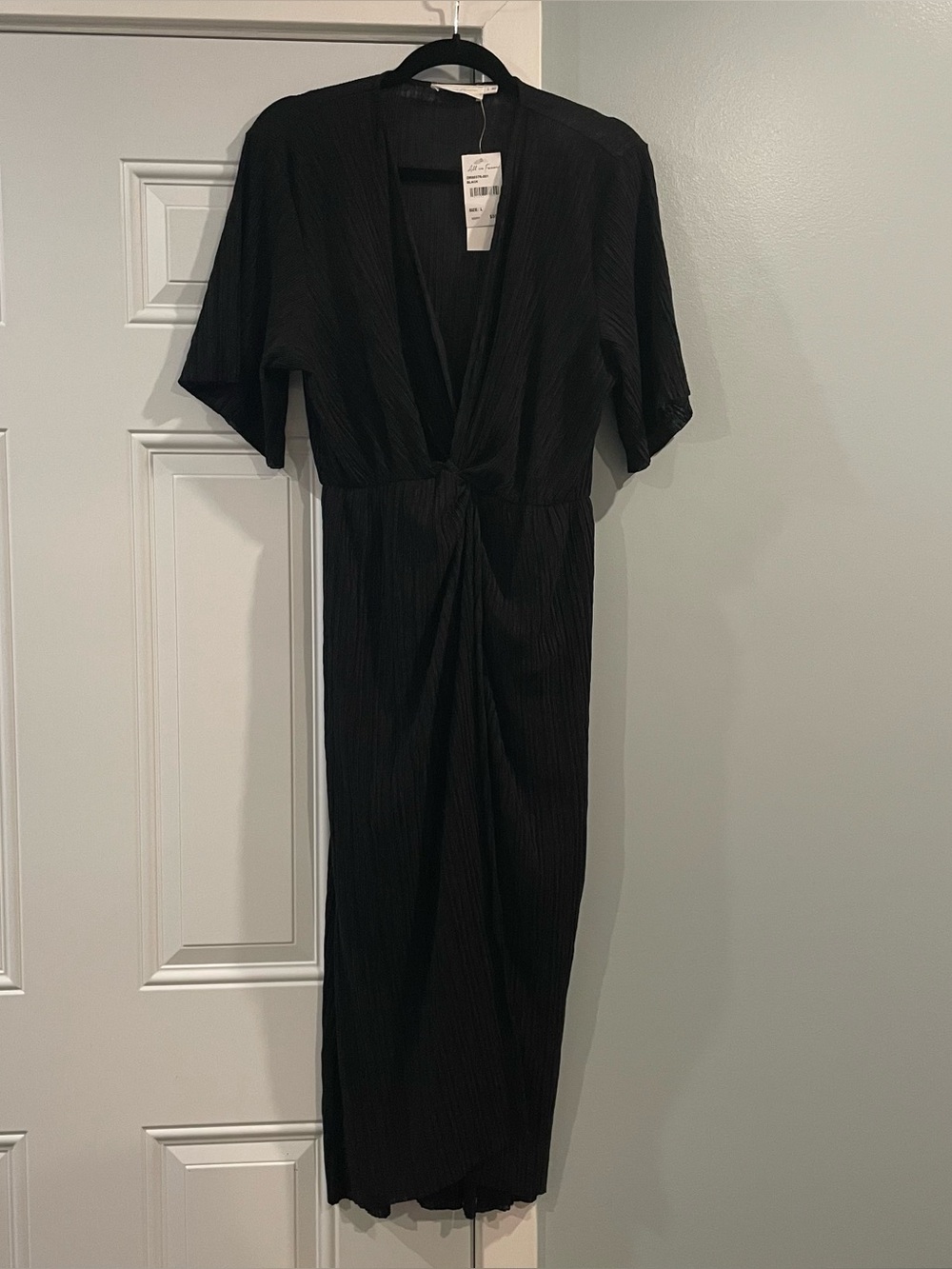 All In Favor black Pleated Twist Front Midi V-neck size Large